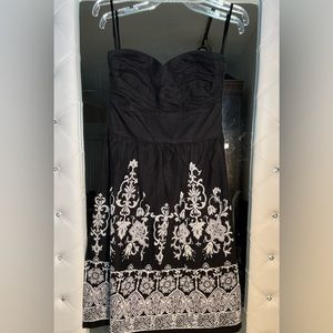 black and white market dresses outlet White House Black Market Size XSP Sleeveless Dress/black White Floral  Pattern Dress/beautiful A- Line Black White Stretchable Dress